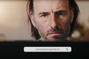 Christian Barth vom Feierlenhof in Altnau TG im Video: Es beginnt mit Stirnrunzeln und endet in der Überzeugung, dass das Bauernportal nützlich ist.