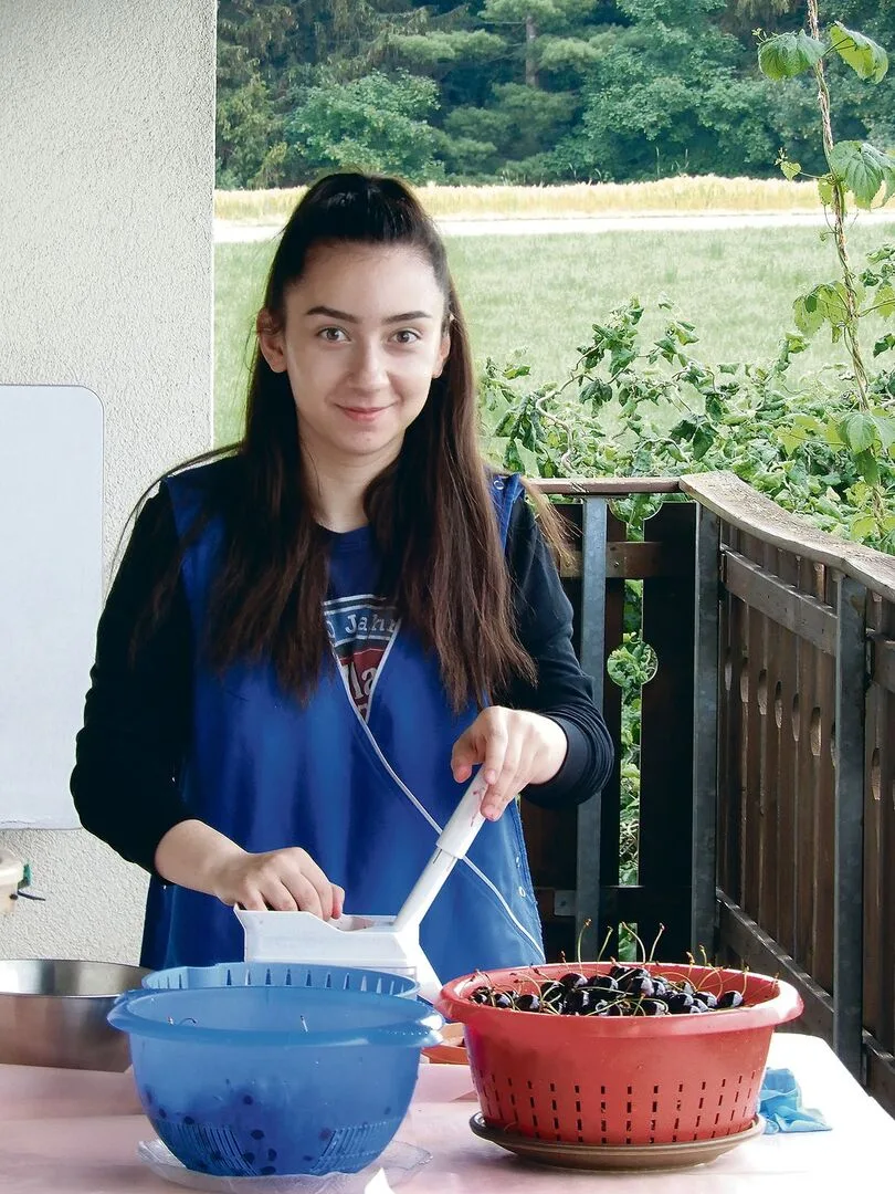 3938d1ff35ee7ad5bf7e31d6c3235f34f4d361f101dac71e23fa2b2e2c888ae2 Kübra Erylmaz fühlte sich sichtlich wohl während ihres Aufenthaltes bei Familie Käslin Roth.