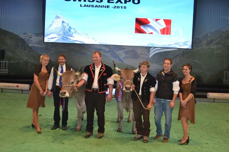 1c39d7b425f63b2102fc3a4d6aff280c3adf71de Champion (links): Eldorado Zilla, Alfred und Judith Anderegg, Meiringen mit der Reserve Champion: Franz Tirza, Franz Bergmann, Matten