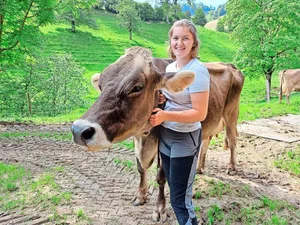 Sina Bucher ist auf einem Bauernhof aufgewachsen. Ihr Sackgeld hat sie damals mit ihren bis zu 30 Hasen verdient.