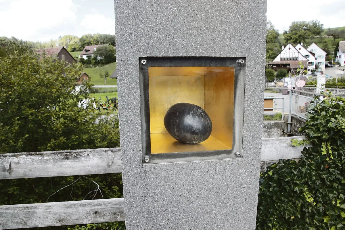 Die Bevölkerung aus Bibern setzte der einheimischen Zwetschgensorte «Die Schöne von Bibern» ein Denkmal.