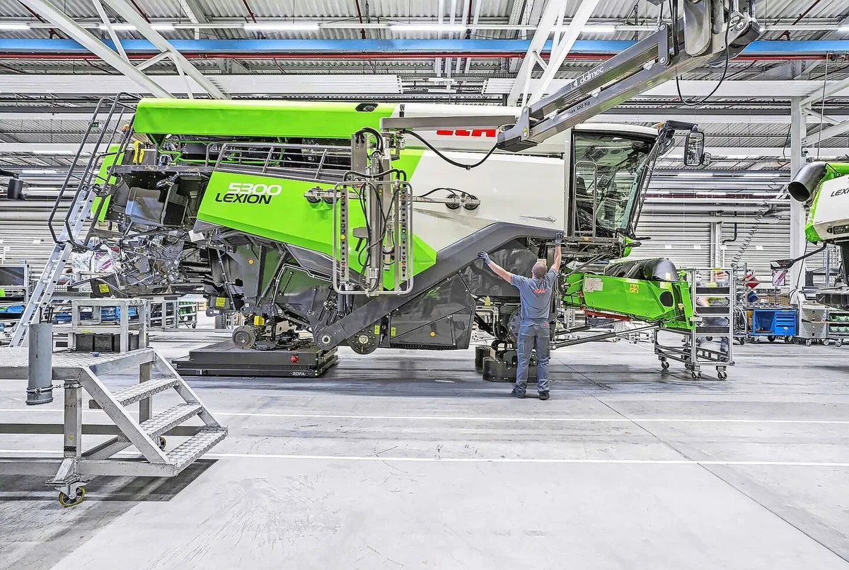 Der Landtechnikhersteller Claas hat ein schwieriges Jahr hinter sich. Am Stammsitz in Harsewinkel (D) müssen nun erneut Beschäftigte in Kurzarbeit gehen.