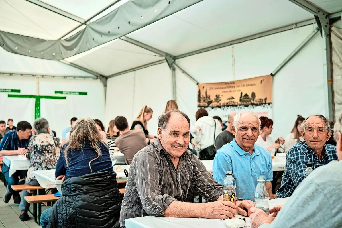 76e6bc1f99fd8919c4d800fc6b4397616320e5c13a23896c27e81b28ce1e4f4c Die Emmental Versicherung nennt als einen entscheidenden Vorteil die Nähe zur Kundschaft, die man in regelmässigen Abständen am finanziellen Gewinn teilhaben lässt.