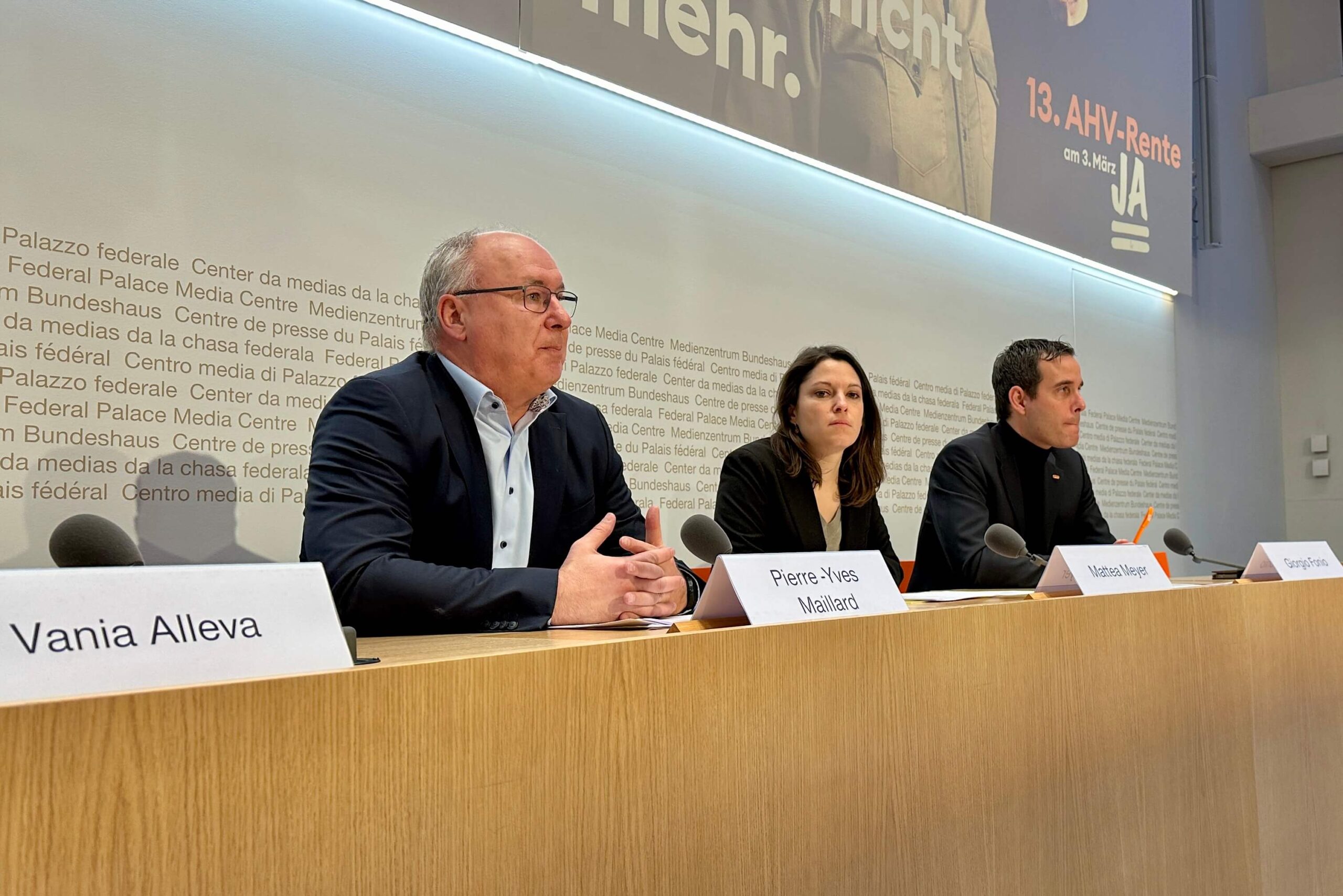 Von links: SGB-Präsident Maillard, SP Co-Präsidentin Meyer und Mitte-Nationalrat Fonio.