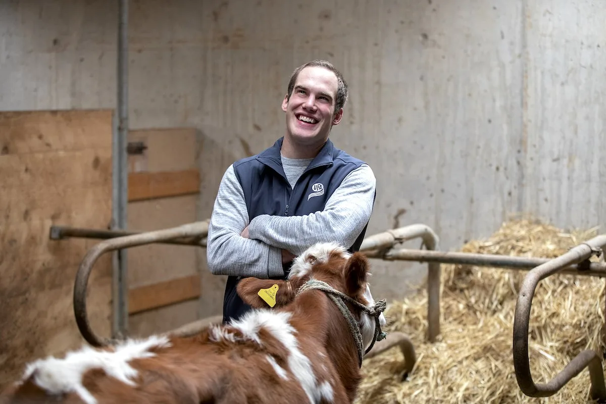 7b4d28ee0baad7aa9dc5998e8dee7afee67c6c76 Young Farmer Matthias Zaugg lebt auf einem denkmalgeschützten Hof. Bild: Pia Neuenschwander