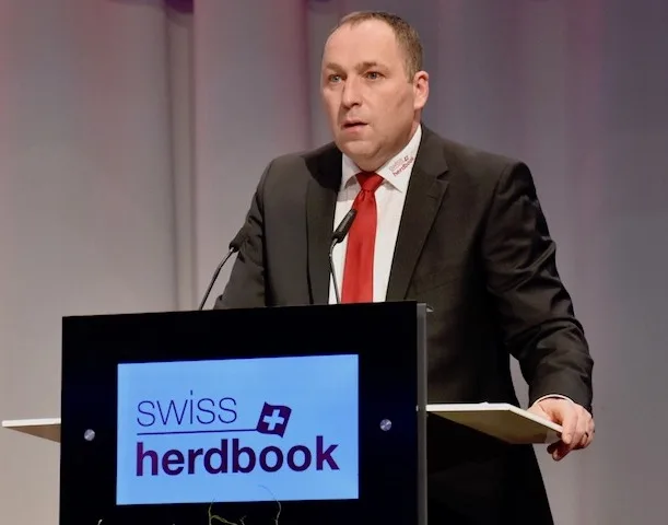 add8378f4bc78b9444dee6d9cbf0760c5dcb913b Was Markus Gerber am meisten beunruhigt, ist die Abhängigkeit von grossen Besamungszentren. (Bild jba)