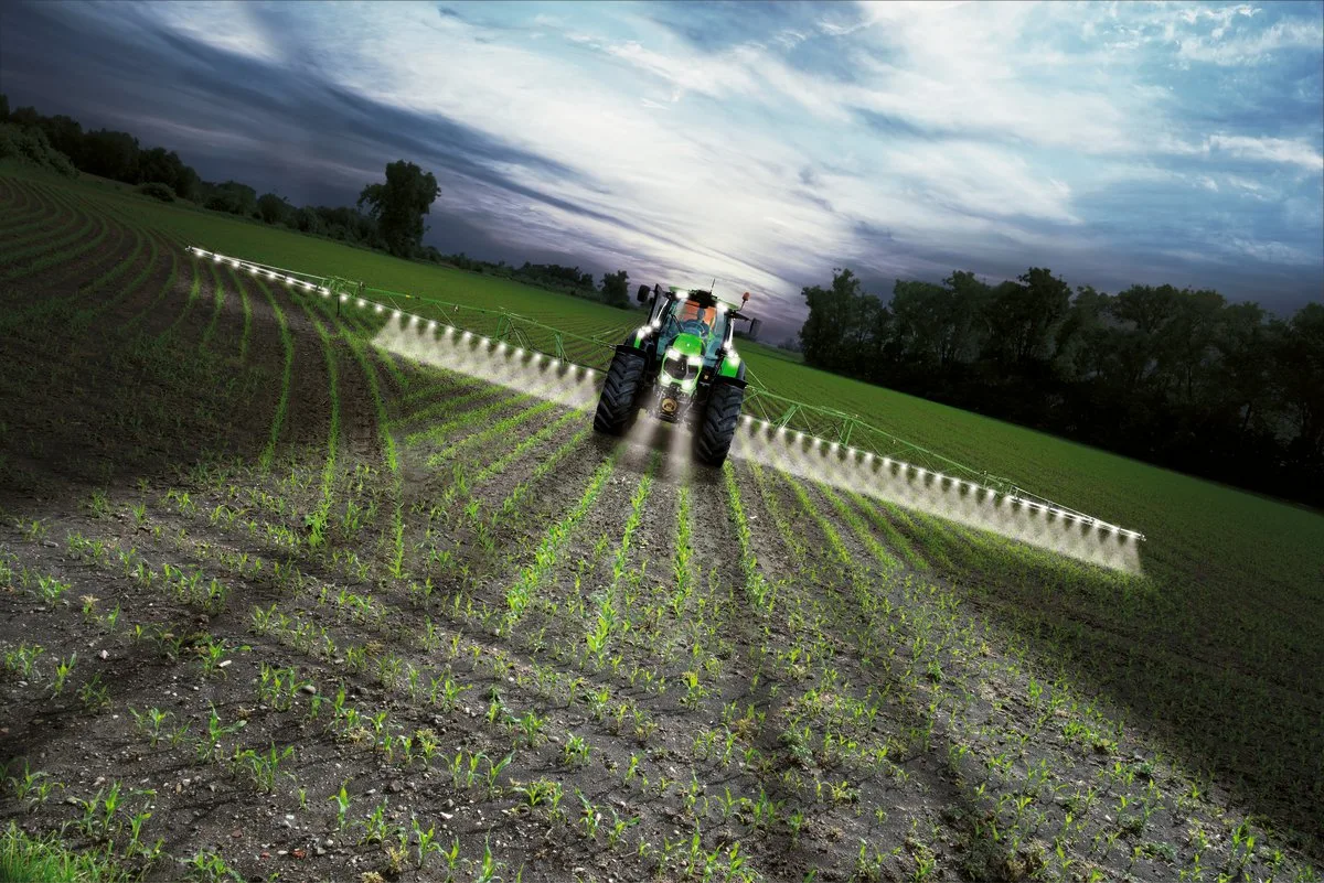 faa046b491dd34fc2629938d85d13c39781a817d In Verbindung mit einer RTK-Lenkung und einer Isobus gesteuerten Pflanzenschutzspritze ist der iMonitor3 ein Hightech-Wunder. Und dank SectionControl wird die Ausbringmenge auf das Nötigste reduziert. Bild: SDF