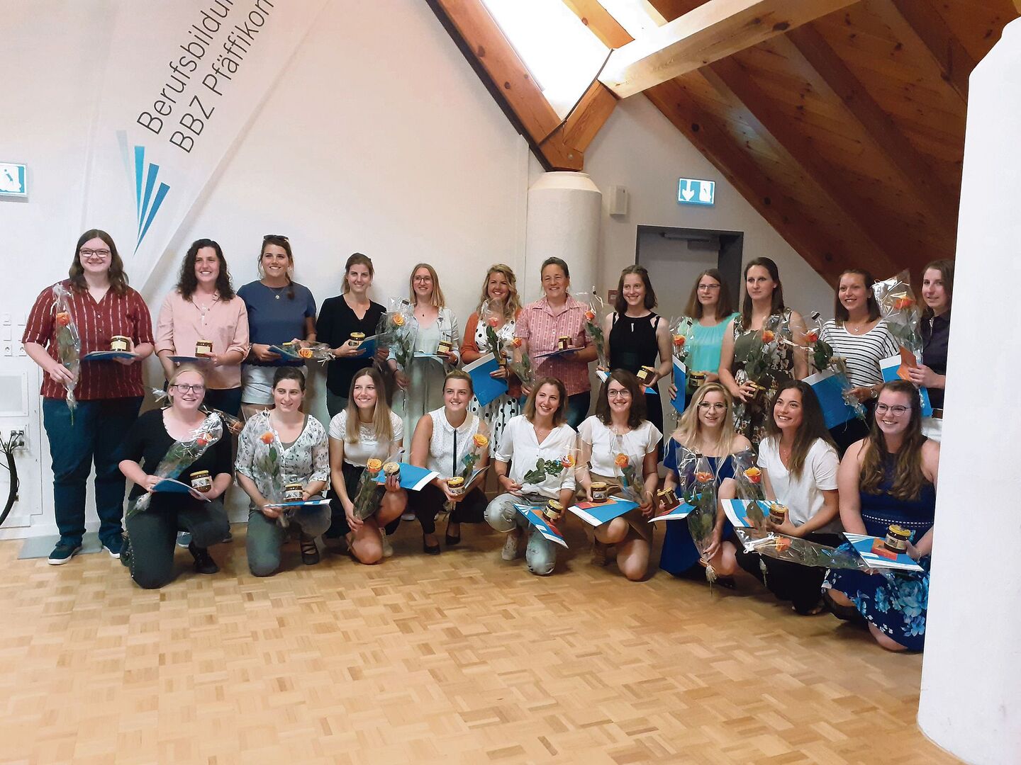 Bäuerinnen-Ausbildung: Strahlende Absolventinnen in Schwyz