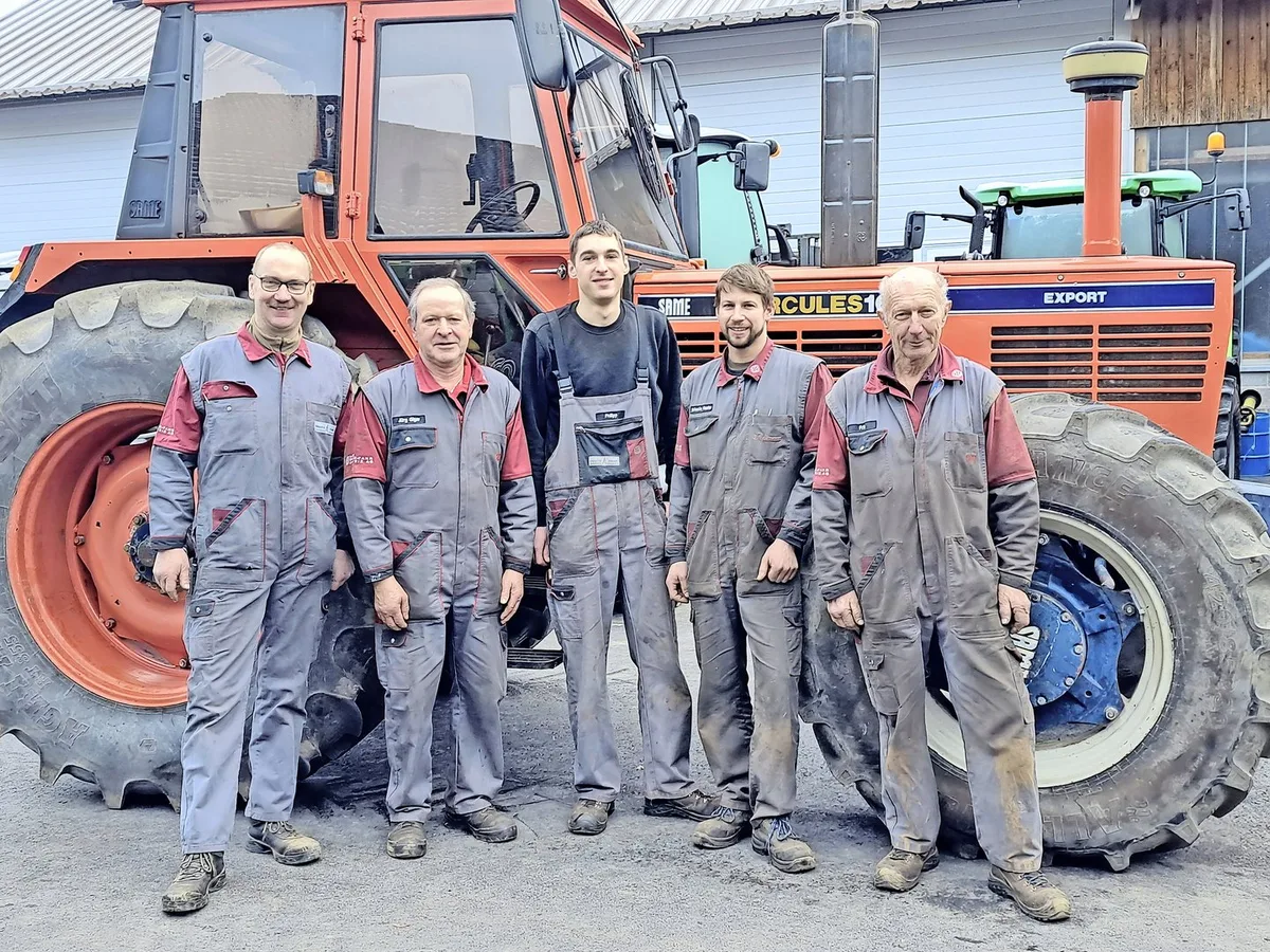 OS-B-45-Jubilaeum-dub-Hauptbild Jubiläum der Ruder Traktoren AG: Seit fünfzig Jahren «am Motor»