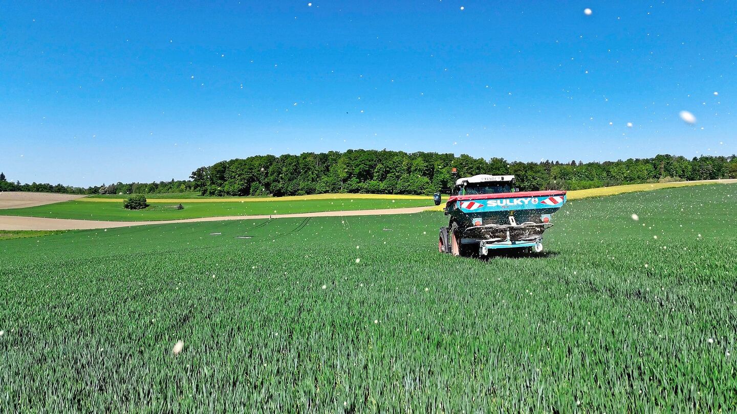 Landwirte und Landwirtinnen kennen ihre Felder und deren Eigenheiten. Dieses Wissen über nasse, steinige oder weniger ertragreiche Stellen in die Technik zu übersetzen, ist kein einfaches Vorhaben.