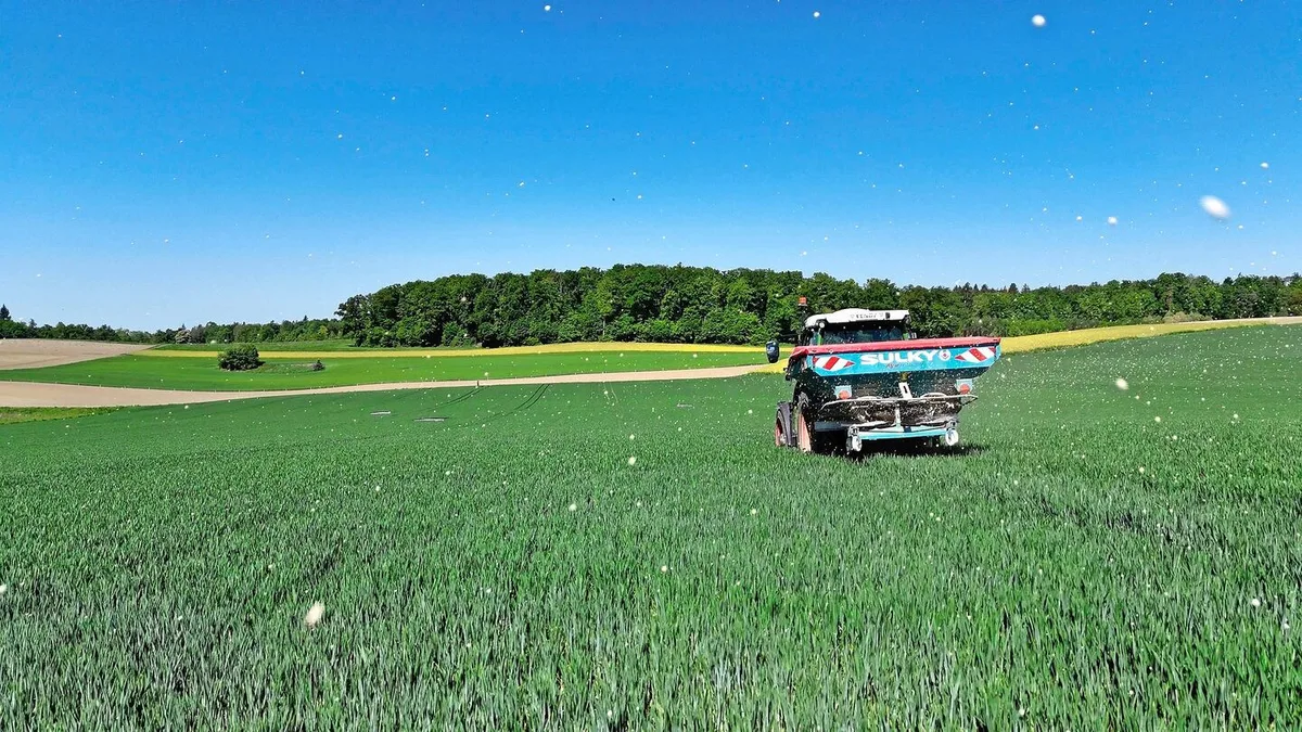 2ca0d2734e10be0b85023e03a6163fa62a0166fcfaef30d7f2222cb971977073 Landwirte und Landwirtinnen kennen ihre Felder und deren Eigenheiten. Dieses Wissen über nasse, steinige oder weniger ertragreiche Stellen in die Technik zu übersetzen, ist kein einfaches Vorhaben.
