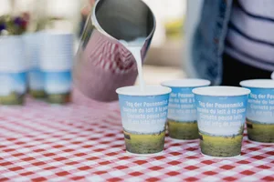 Schon bald dürfen am Tag der Pausenmilch rund 2'400 Kindern und Schüler(innen) ein Glas Milch zu ihrem Znüni geniessen.