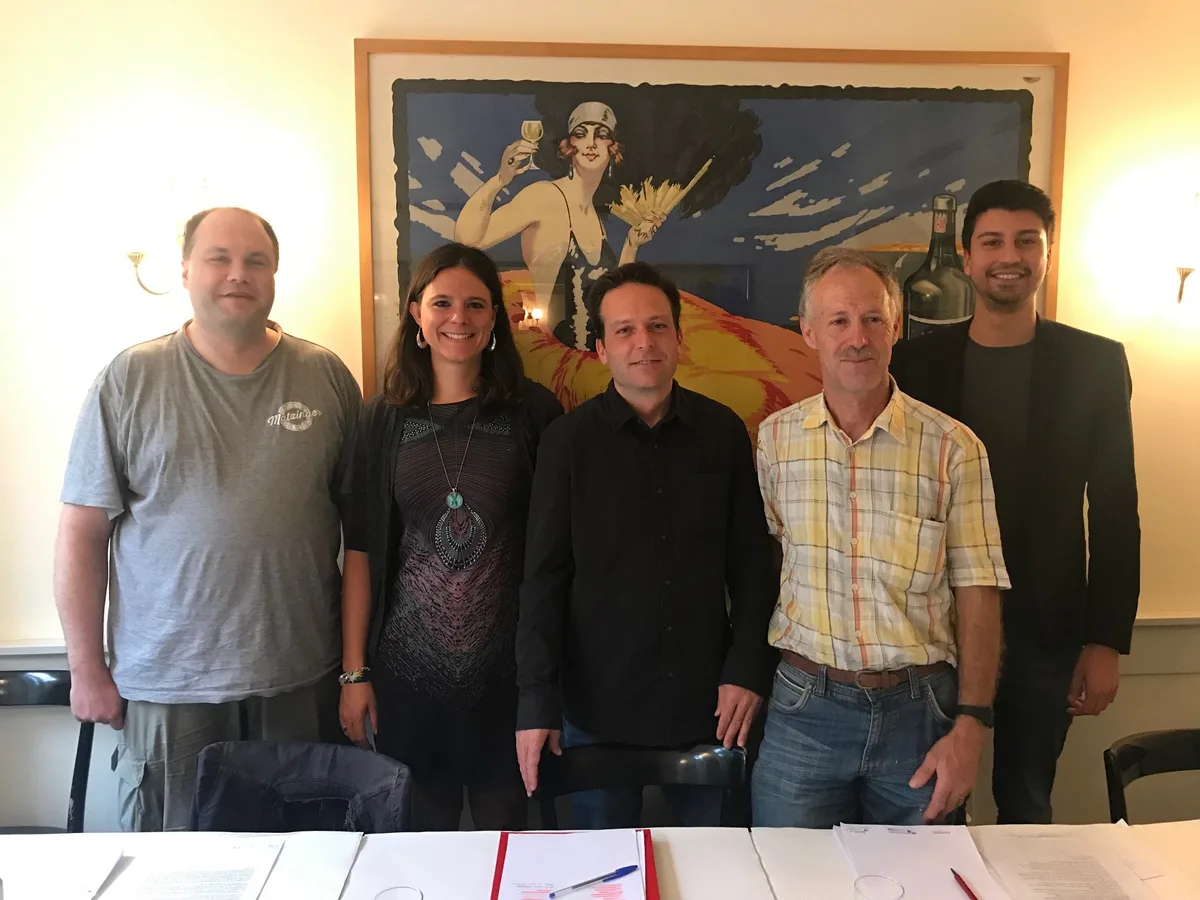 480874dda125ac4cb98ff9b88f27abe2ab2b4fac Vereint im Kampf gegen angebliche Verfehlungen: Andreas Volkart, Berthe Darras, Matthias Stalder, Heinz Siegenthaler und Fabian Molina (v.l.n.r.) (Bild akr)
