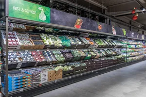 Der Detailhändler hat seine Filialen modernisiert. Das neue Ladenkonzept umfasse unter anderem eine hochwertige Warenpräsentation und eine Auswahl an Obst und Gemüse «mit Marktplatzflair».