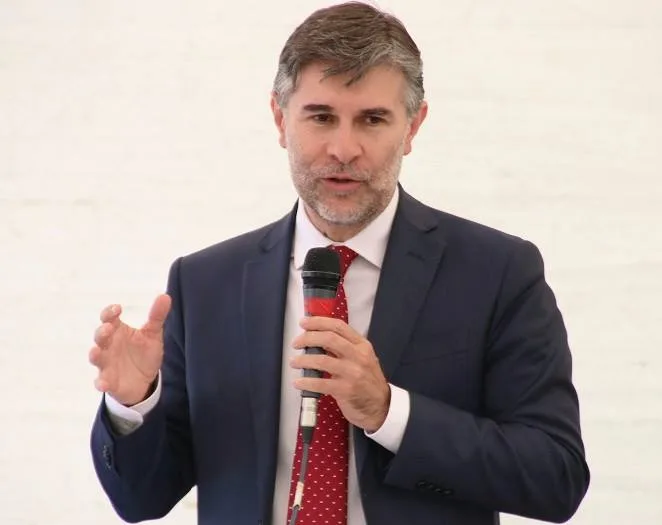 745d75f6a73a1d4da71c9a1e625a76f685f7dc27 Der 48-jährige Lehrer Andrea Olivero führt das Landwirtschaftsamt Italiens ad interim. (Bild Andrea Olivero/Facebook)
