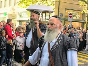 «Selbst in den Alpenkantonen nur noch eine Minderheit»: Freiburger «Barbus de la Gruyère» als Publikumsattraktion am Olma-Umzug durch die Stadt St. Gallen.