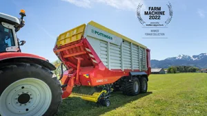 Der Ladewagen Jumbo 7000 von Pöttinger verarbeitet bis zu 500 PS von der Zugmaschine.