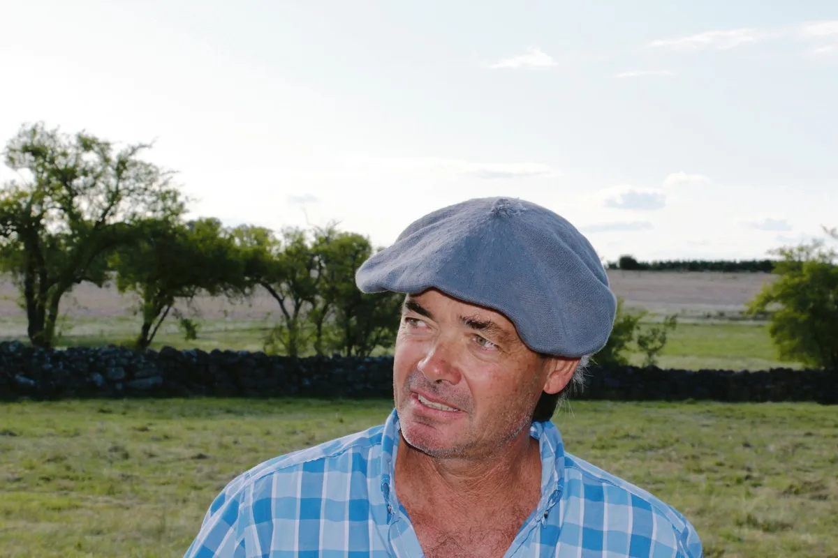 afe6f20491629c74a6199db9eed5f67ea26bf3ce «Ich hoffe, dass es aufwärts geht in Uruguay und ich wieder investieren kann.»Joaquin Stirling ist Hereford-Züchter, Milchbauer und Schafzüchter auf dem Betrieb Rincon de Francia, in Young, Uruguay.