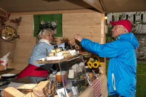 Am Käsemarkt stellen 18 Käserinnen und Käser ihre Produkte vor. (Bild zVg)