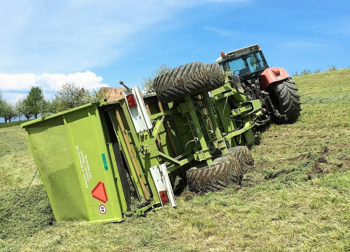 15626Bild_Häckselwagen Was deckt meine Betriebshaftpflicht alles ab?