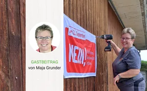 Maja Grunder installiert schon mal das Plakat gegen die Biodiversitätsinitiative.