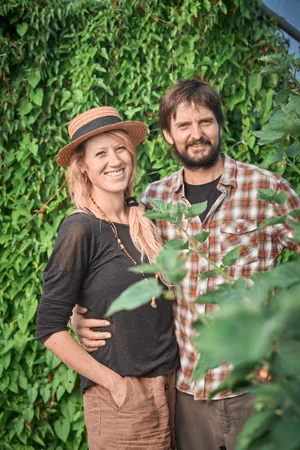 Für Selina Niederberger und Alexander Häberling war es immer klar, dass sie ihren Hof nicht alleine als Paar, sondern gemeinsam mit anderen Personen bewirtschaften und bewohnen möchten.