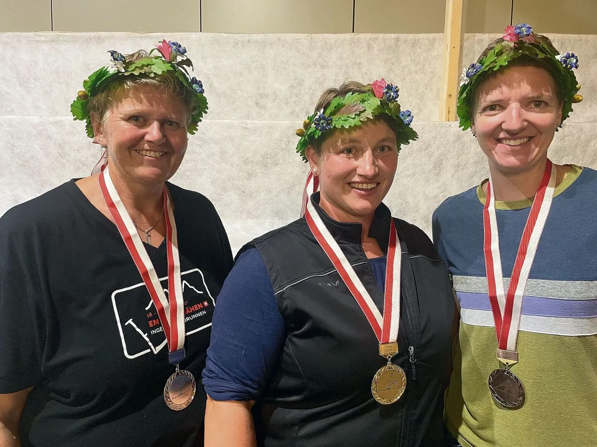 Die Medaillengewinnerinnen der Schweizer Meisterschaft (v. l.): Margrit Föhn, Iris Aebli und Martina Marty.