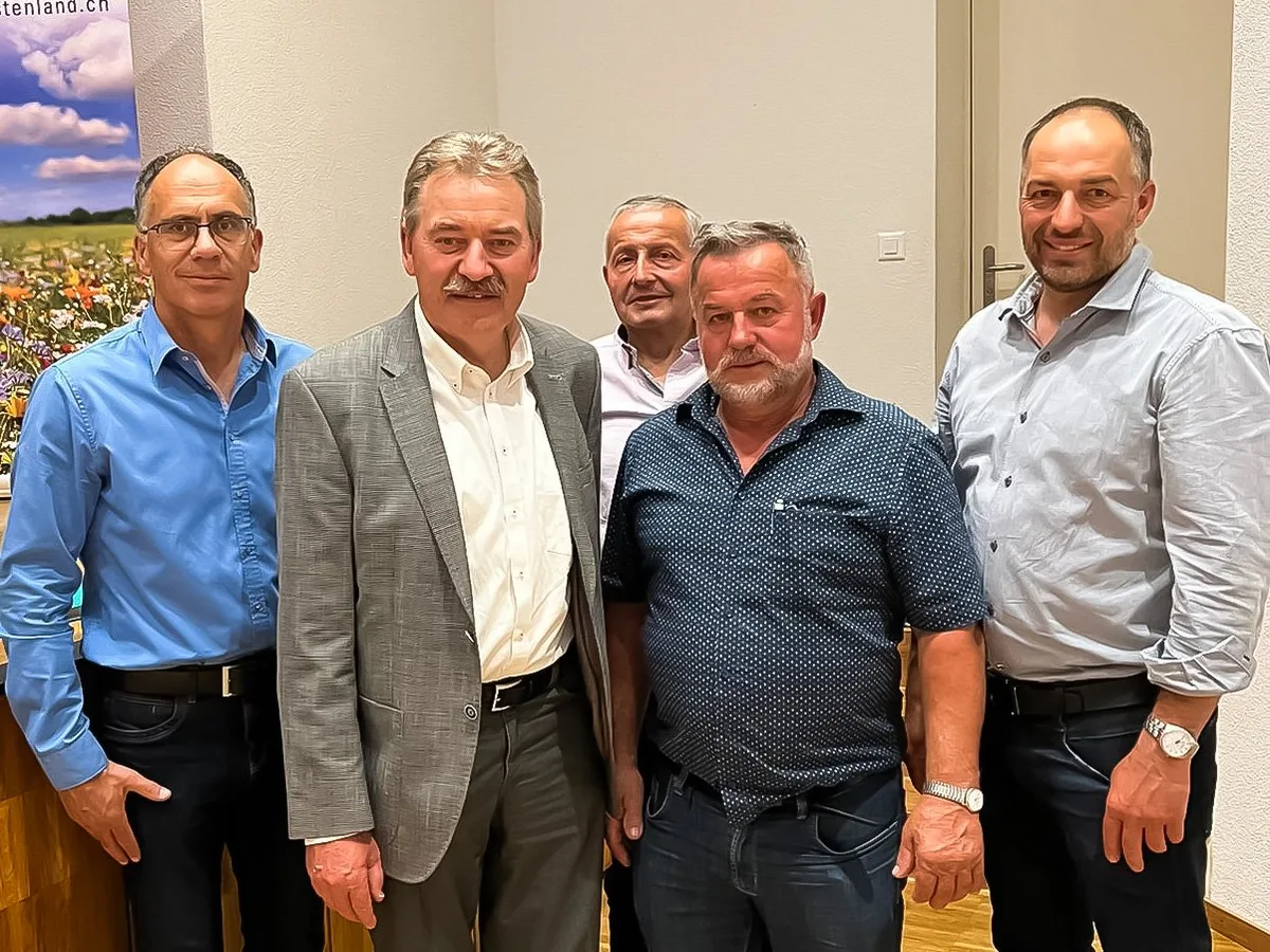VR-LANDIFuerstenlandAG Landi-Fusion: Walter Keller hat sich extra für die Braut die Haare gestylt