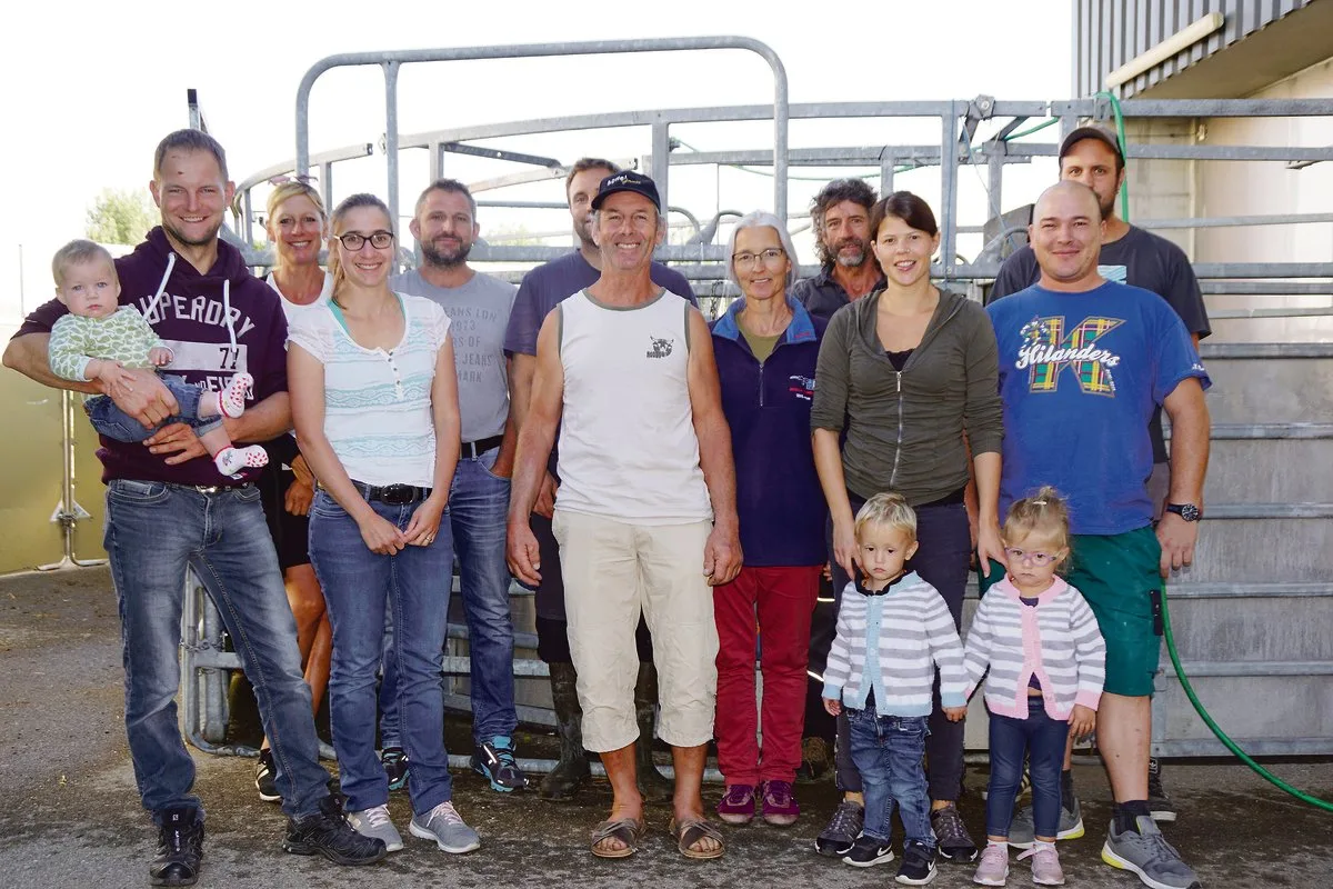 «Wir stehen hinter unserem Metzger» lautet die Botschafter dieser Landwirte, die ihre Tiere in der Hausschlachtanlage Degersheim und Umgebung schlachten lassen. (Bilder Michael Götz)
