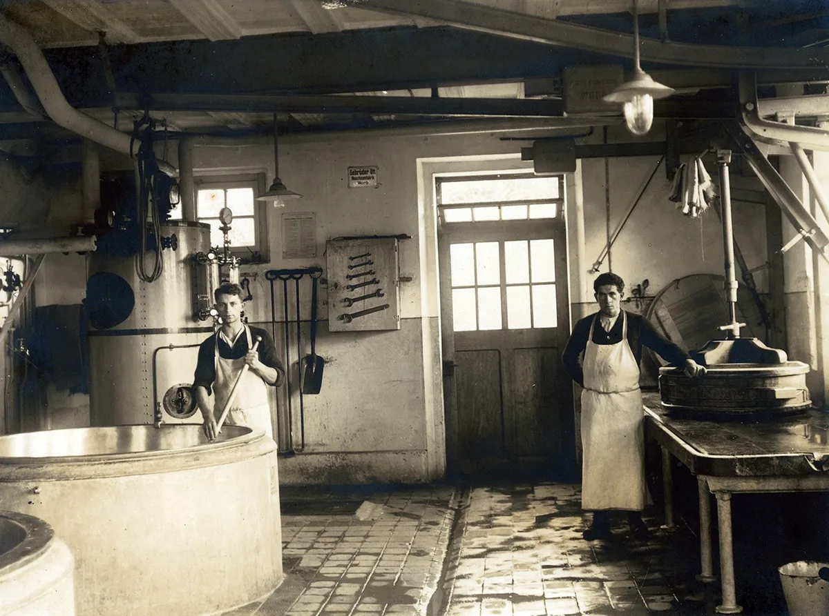 kaeseproduktion-1926-schweizerisches-nationalmuseum Käseproduktion um 1926.