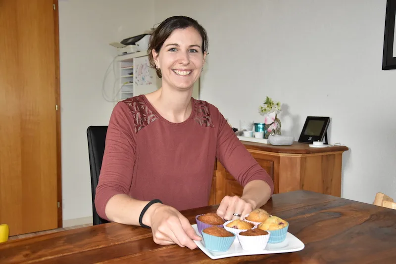 ba897cd09cecfd41e003b175e62fb941065ae752 Seit der Bäuerinnenschule backt Claudia Ledermann regelmässig und eine neue Küche hat sie auch geplant. (Bild Barbara Heininger)