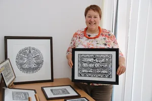 Susanne Gygax wuchs in einer nichtbäuerlichen Familie in Burgdorf BE auf. Sie ist gelernte Textilentwerferin mit Weiterbildung als Facharbeiterin für Textiltechnik (Schaftweberei) und diplomierte Bäuerin. (Bild Benildis Bentolila)