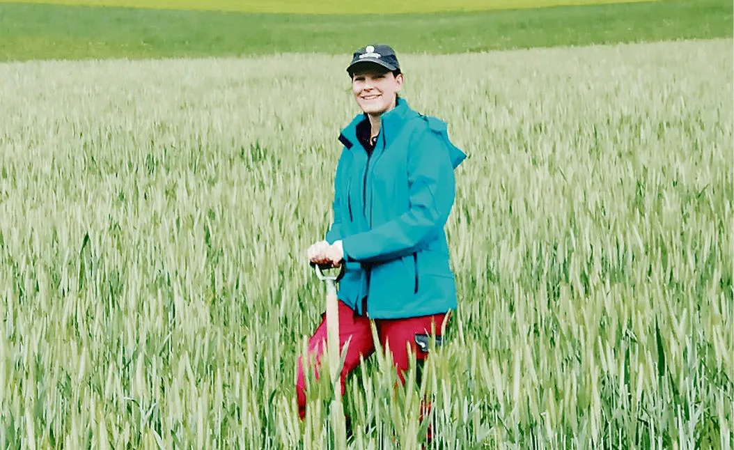 65c958a6ab898e8161738d7f464bf5e28a946192 Corina Soltermann macht eine Zweitausbildung zur Landwirtin und befindet sich aktuell im dritten Lehrjahr. (Bild zVg)