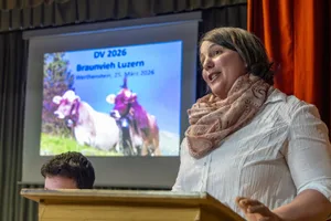 Franziska Duss, Präsidentin Braunvieh Luzern, wurde von den Delegierten als Kandidatin für den Vorstand von Braunvieh Schweiz nominiert.