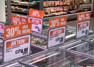 Aktionspreise beim Fleisch verschärfen das Absatzproblem bei Label- und Bioprodukten, warnt der STS.