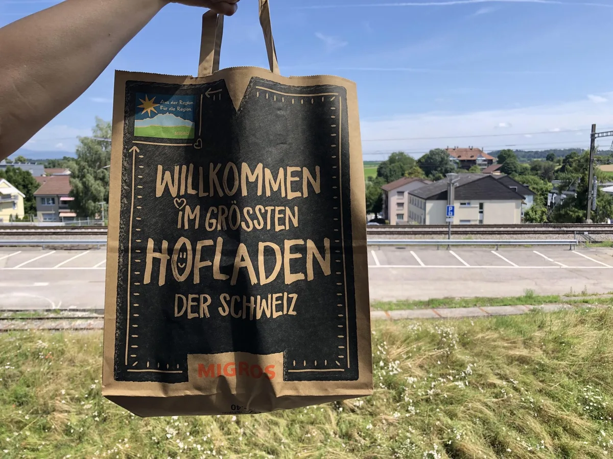 Migros_hofladen_werbung Migros bewirbt sich als «grössten Hofladen» – das war als Hommage an Bauern gedacht