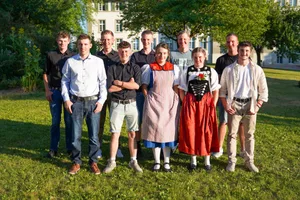 Die erfolgreichen Absolventinnen und Absolventen der Klasse LW 3B in Grangeneuve.