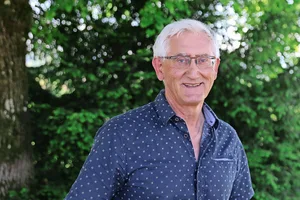 Markus Höltschi freut sich, zukünftig wieder mehr Zeit auf dem Landwirtschaftsbetrieb seines Sohnes verbringen zu können.