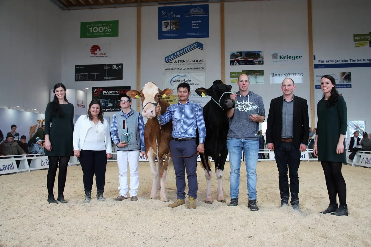aa3d320c20d5044667efe1f8ff3611bbd133c6bf Championne Red Holstein/Holstein Bella (links) von Anton Felder, Marbach und Vize-Championne Denise von BZG Steiner + Stöckli/Raphael Steiger, Dagmersellen. (Bilder Josef Christen)