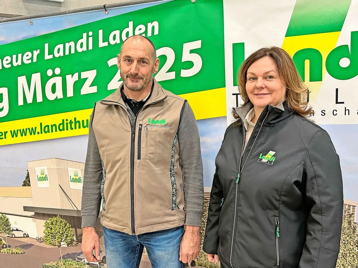 Christian Tschirren (l.) und Alice Brüschweiler (r.) begrüssten am Agrar-Höck 130 Bäuerinnen und Bauern aus der Region.