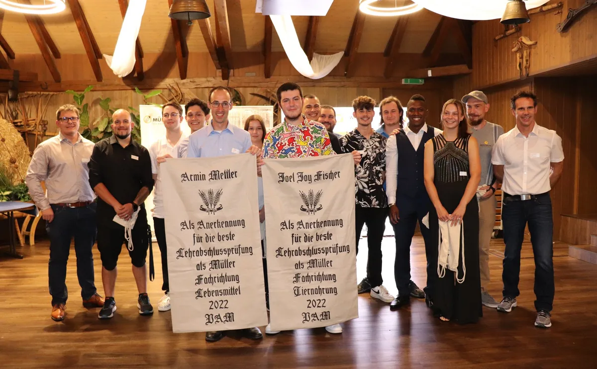 Klassenfoto_Abschluss_2022_MM Diese 13 Müllerinnen und Müller aus der Deutschschweiz haben die Ausbildung erfolgreich abgeschlossen