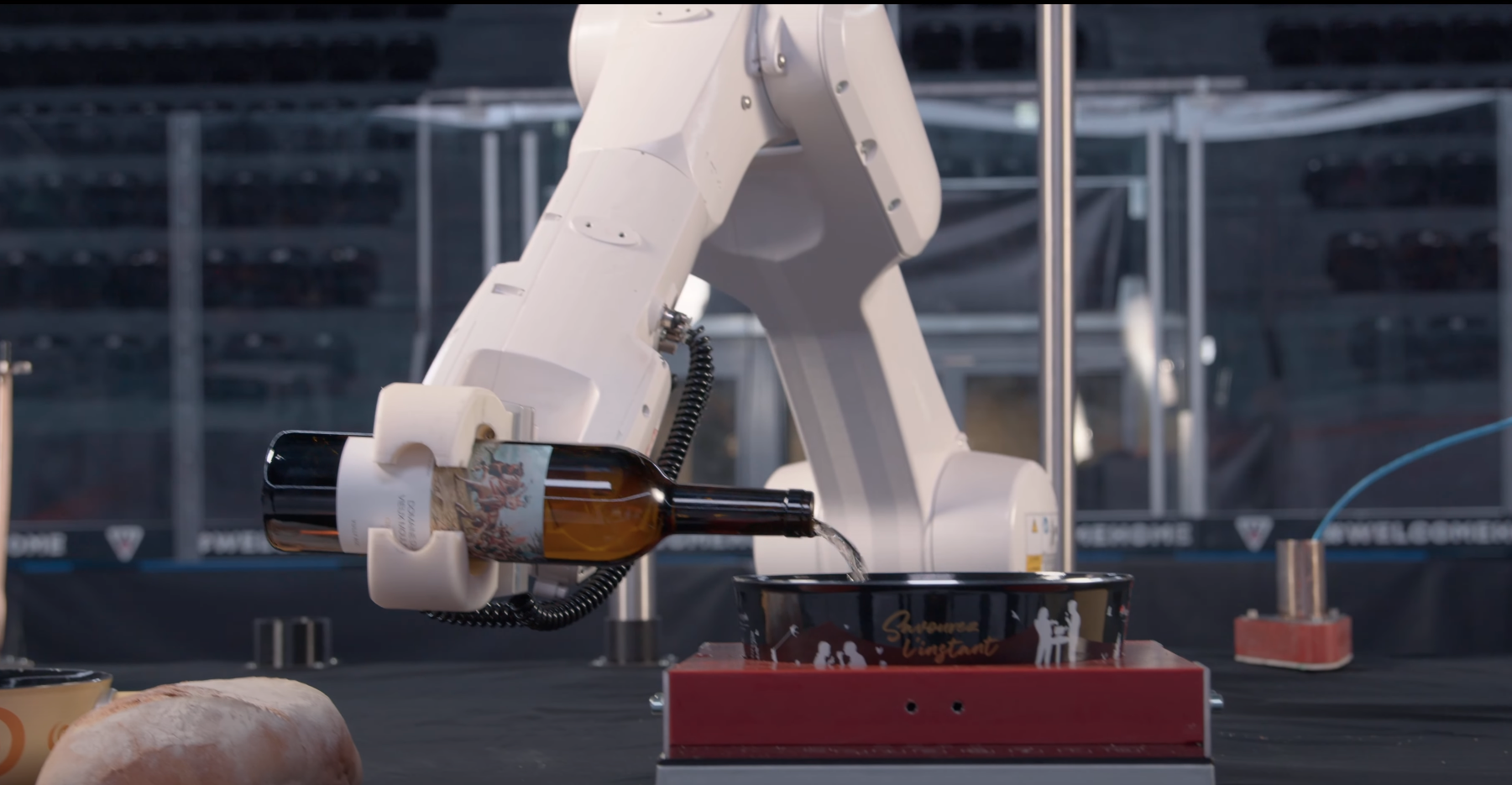Dieser Roboter bereitet Fondue moitié-moitié automatisch zu