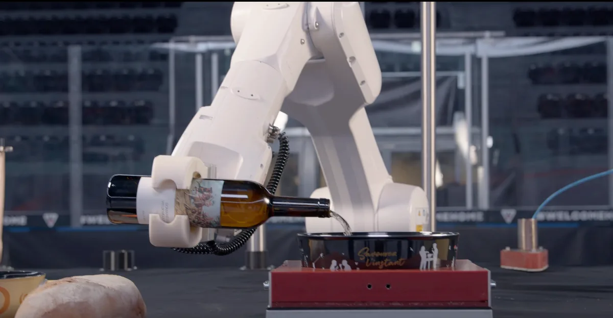 fondue_roboter Dieser Roboter bereitet Fondue moitié-moitié automatisch zu