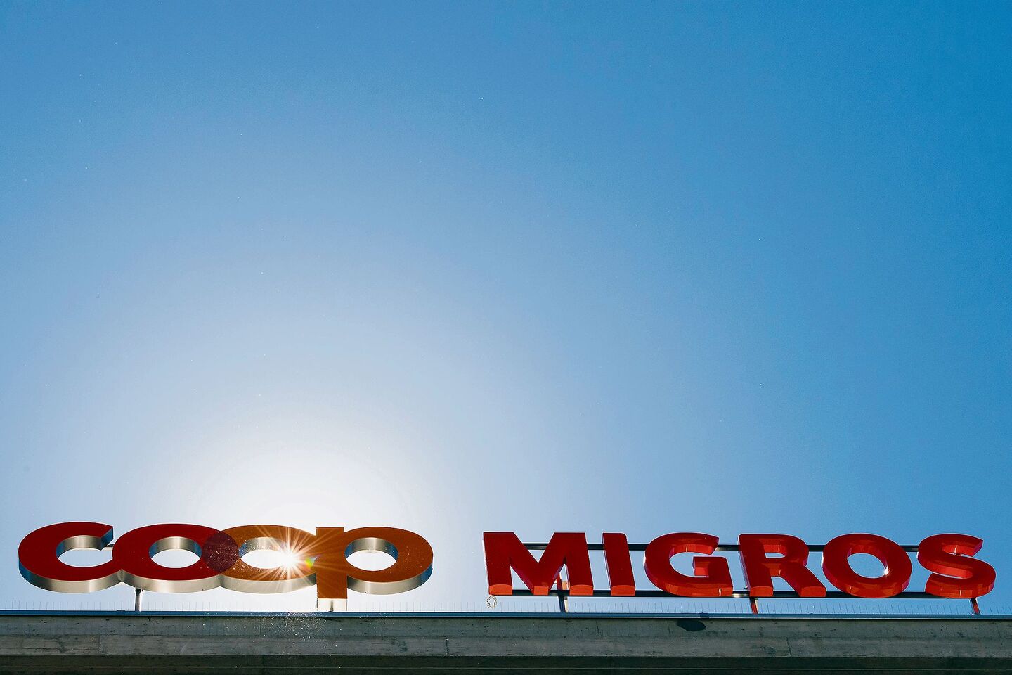 In luftiger Höhe: Die Margen von Coop und Migros sind, wie man schon lange befürchtet, äusserst stattlich und grösser als diejenigen der inländischen Konkurrenz.