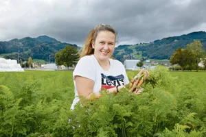 Nadja Thurnherr baut das Gemüse lieber an, als es zu verarbeiten: «Ich koche nicht besonders gerne.» Draussen zu sein bei Wind und Wetter war für die junge Gemüsegärtnerin hingegen nie ein Problem. (Bild jw)