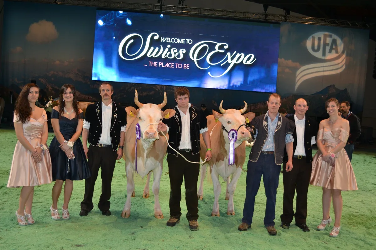 a51912d22558135b0b7d919cb481a559919d06c0 Champion (links): Roman Ariel, Thomas und Reto Gerber, Süderen und Reserve Champion: Adi Fantaisie, Menoud et Fils Antoine, Sâles