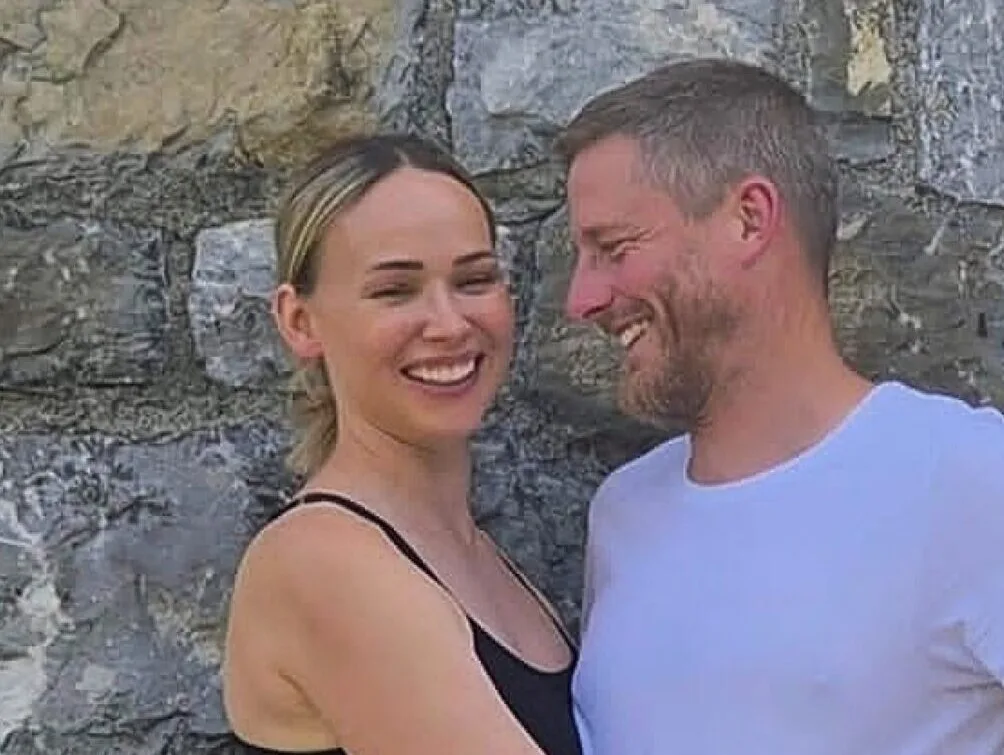 Für einmal stehen Brigitte und Marco Huser gemeinsam vor der Kamera. Bei ihren Social-Media-Beiträgen haben sie bisher eine strikte Arbeitsteilung: Der Bauer steht vor und die Bäuerin hinter der Kamera.