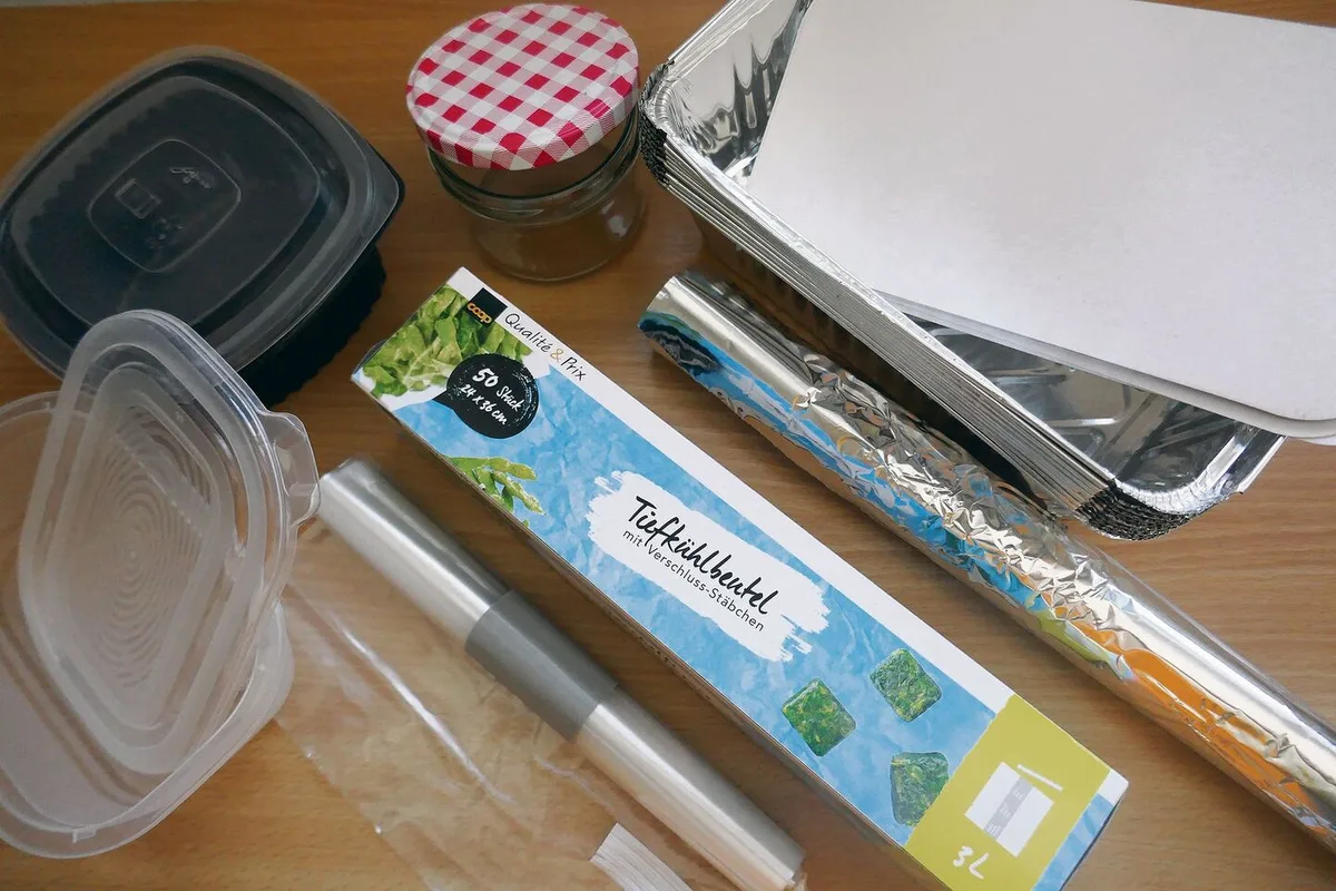 Beim Tiefkühlen sollte das Verpackungsmaterial selbst geruchlos, luftundurchlässig, säure- und fettresistent und zudem reissfest sein.