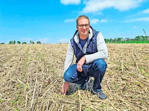 Für Andreas Indermühle ist es ein Herantasten, die Verhältnisse der Nährstoffe in seinen Böden auszutarieren. Deutsche Ackerbauern würden teilweise aufs Gramm genau die Laborempfehlungen umsetzen, schildert er.