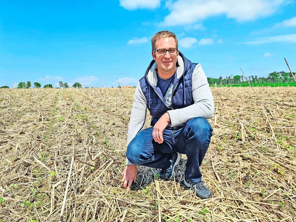 Für Andreas Indermühle ist es ein Herantasten, die Verhältnisse der Nährstoffe in seinen Böden auszutarieren. Deutsche Ackerbauern würden teilweise aufs Gramm genau die Laborempfehlungen umsetzen, schildert er.